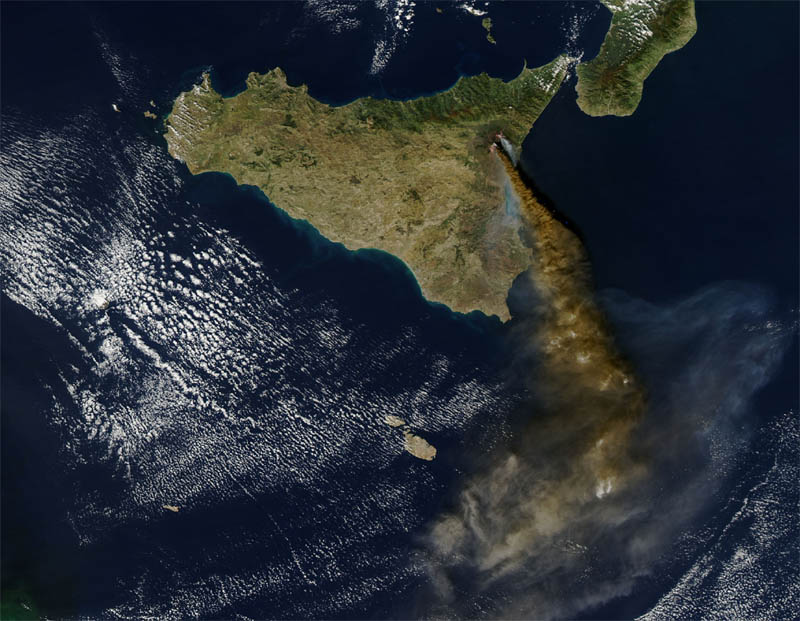 Photo:  photo satellite Volcano Etna Eruption